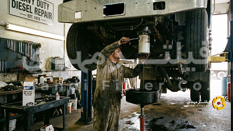 تعویض فیلتر روغن کامیون دیزلی سنگین